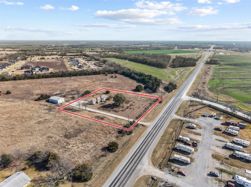 10492 US Highway 69 Whitewright, TX 75491