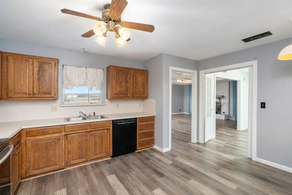 10492 US Highway 69 Whitewright, TX 75491