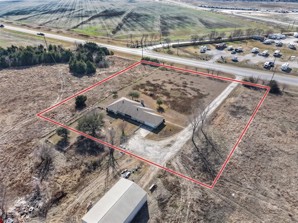 10492 US Highway 69 Whitewright, TX 75491