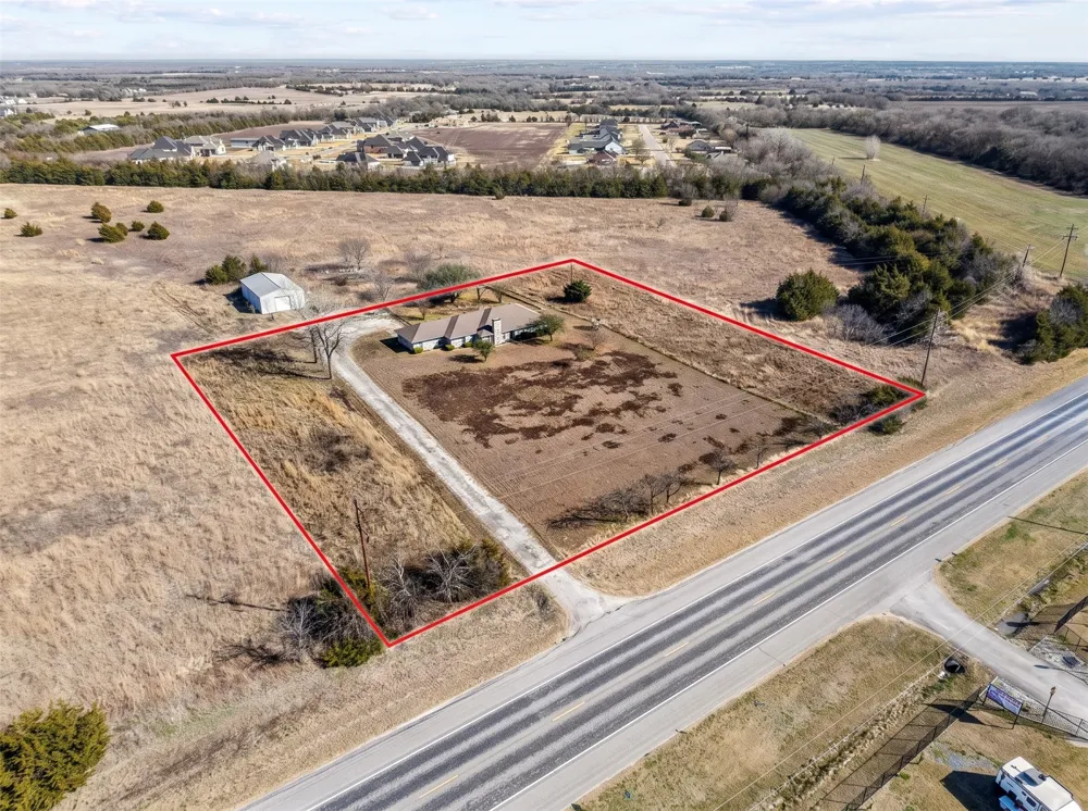 10492 US Highway 69 Whitewright, TX 75491