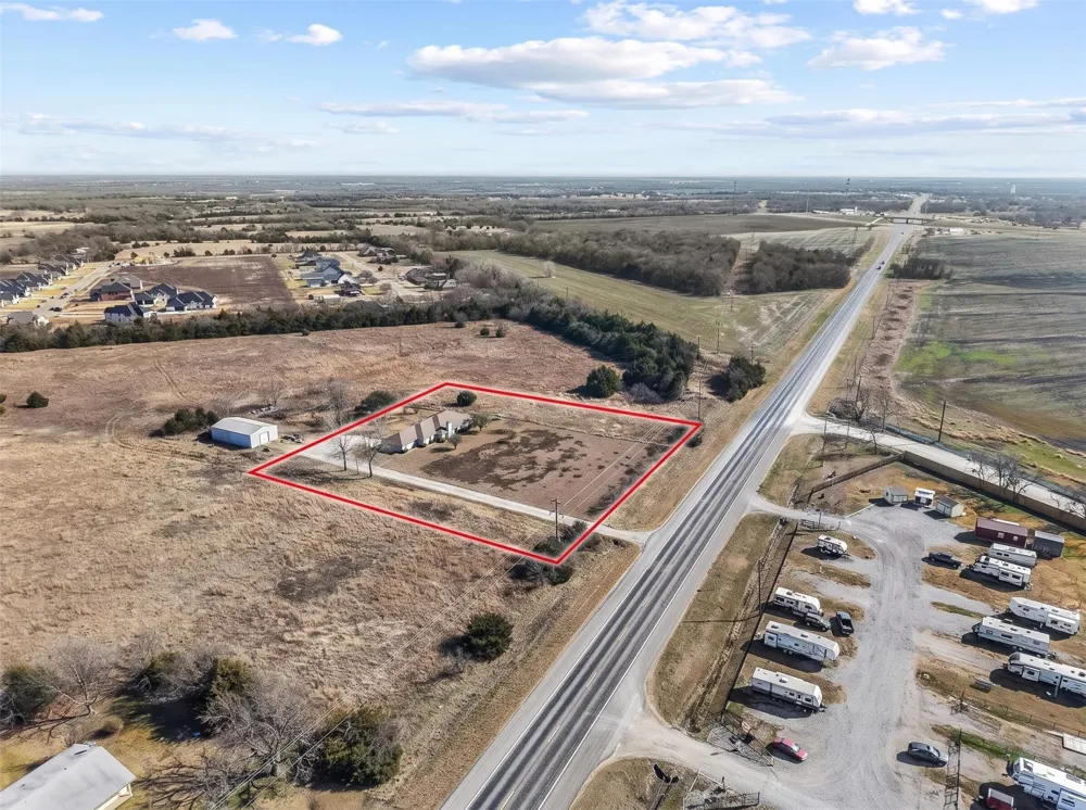 10492 US Highway 69 Whitewright, TX 75491