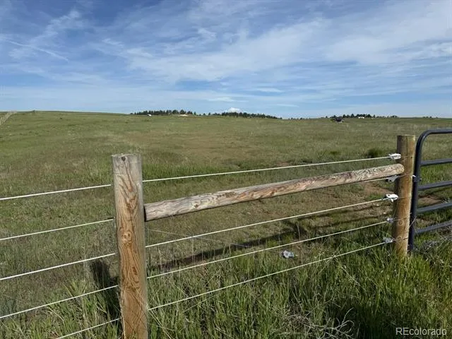 35501 Cheyenne Trail Elizabeth, CO 80107