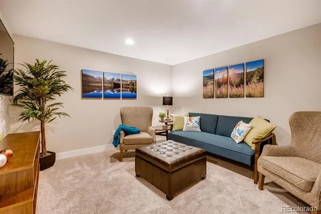 10068 Town Ridge Lane Lone Tree, CO 80124