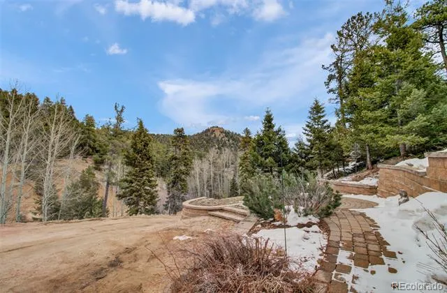 5865 Waterfall Loop Manitou Springs, CO 80829