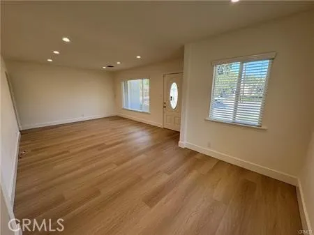 6837 Oak Park Avenue Lake Balboa, CA 91406