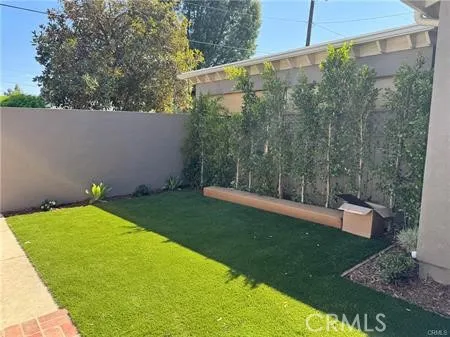 6837 Oak Park Avenue Lake Balboa, CA 91406