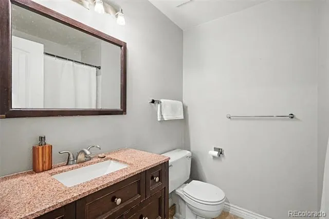 17643 E Loyola Drive #B Aurora, CO 80013