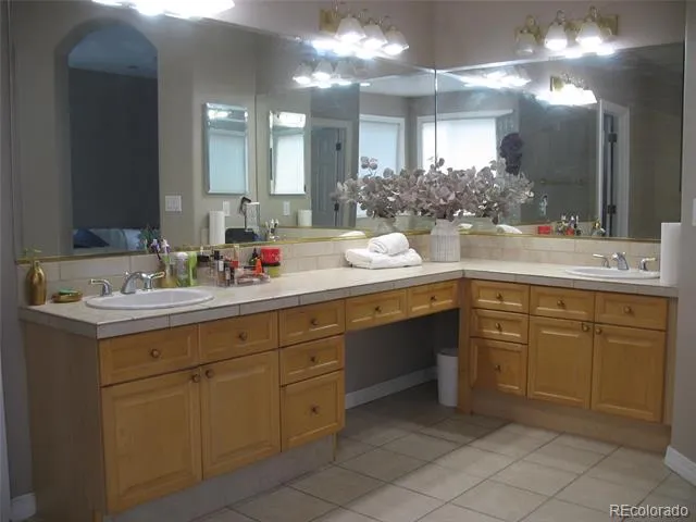 22028 E Ridge Trail Drive Aurora, CO 80016