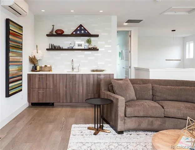 43 S Oneida Court Denver, CO 80230
