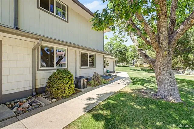1182 S Eagle Circle #B Aurora, CO 80012