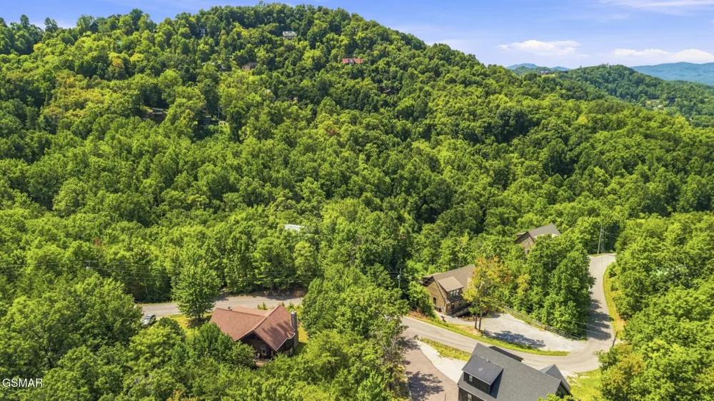 2469 Misty Shadows Drive Sevierville, TN 37862