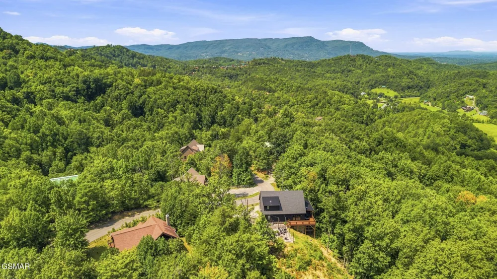 2469 Misty Shadows Drive Sevierville, TN 37862