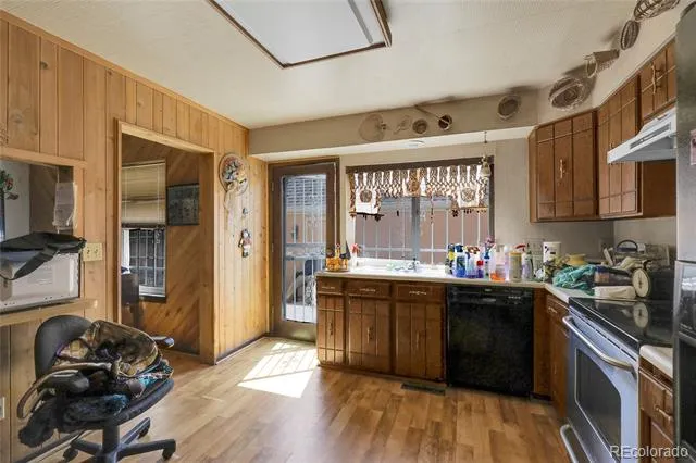 2864 S Vaughn Way Aurora, CO 80014