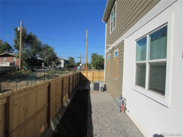 2373 Elmira Street Aurora, CO 80010