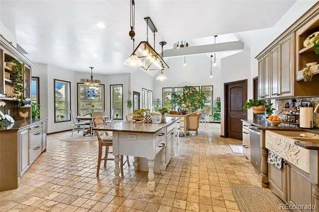 549 Mohawk Heights Florissant, CO 80816
