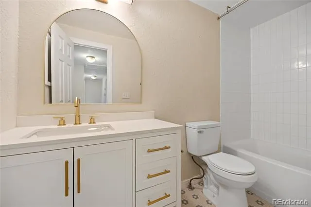 4301 S Alton Place Greenwood Village, CO 80111