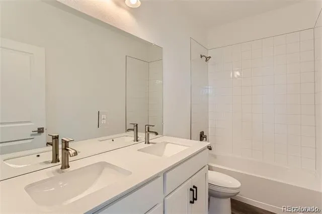 170 S Vandriver Way Aurora, CO 80018