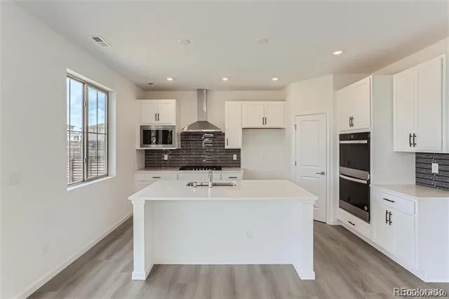 170 S Vandriver Way Aurora, CO 80018