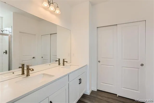 170 S Vandriver Way Aurora, CO 80018