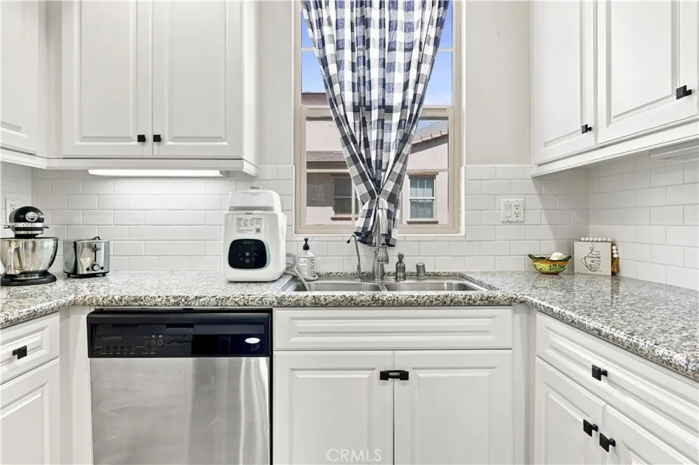 3268 S Westmont Lane #8 Ontario, CA 91761