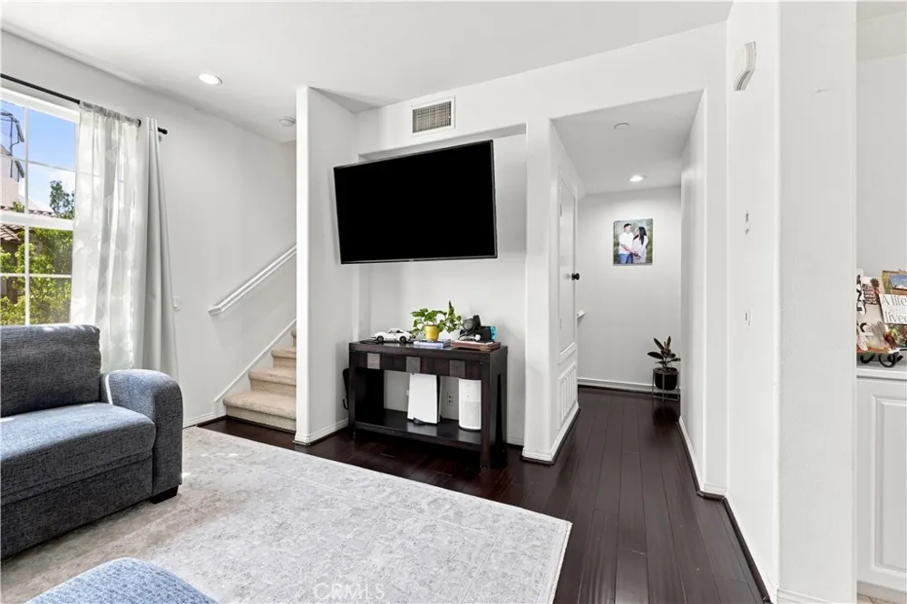 3268 S Westmont Lane #8 Ontario, CA 91761