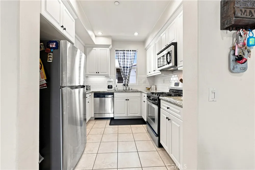 3268 S Westmont Lane #8 Ontario, CA 91761