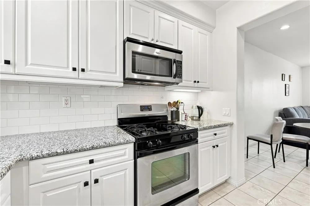 3268 S Westmont Lane #8 Ontario, CA 91761
