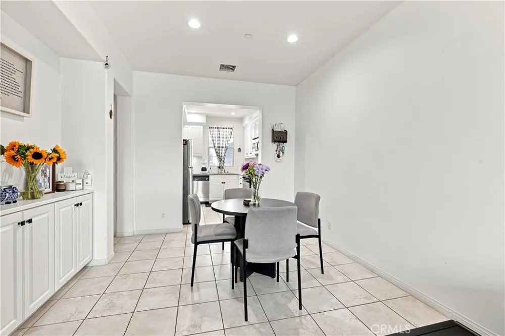 3268 S Westmont Lane #8 Ontario, CA 91761