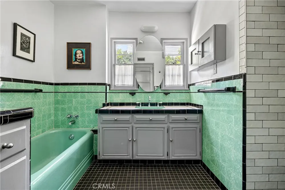 1701 Pier Avenue Santa Monica, CA 90405