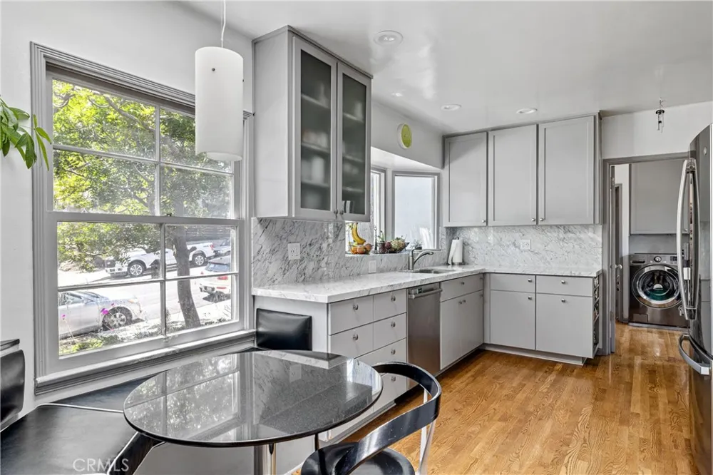 1701 Pier Avenue Santa Monica, CA 90405