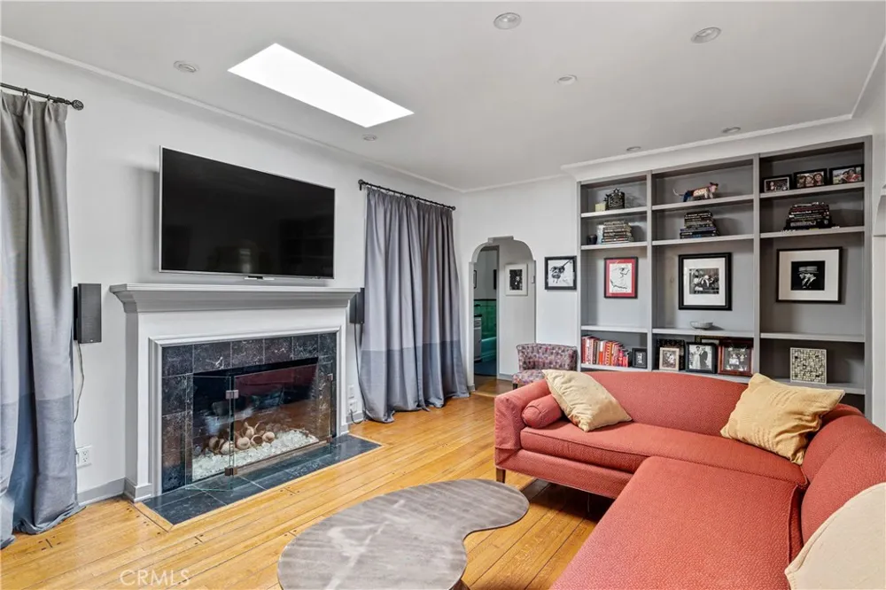 1701 Pier Avenue Santa Monica, CA 90405