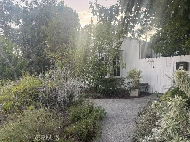 1701 Pier Avenue Santa Monica, CA 90405