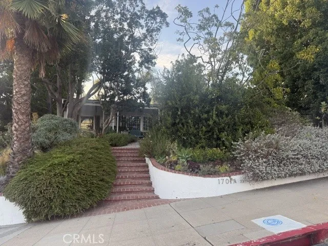 1701 Pier Avenue Santa Monica, CA 90405