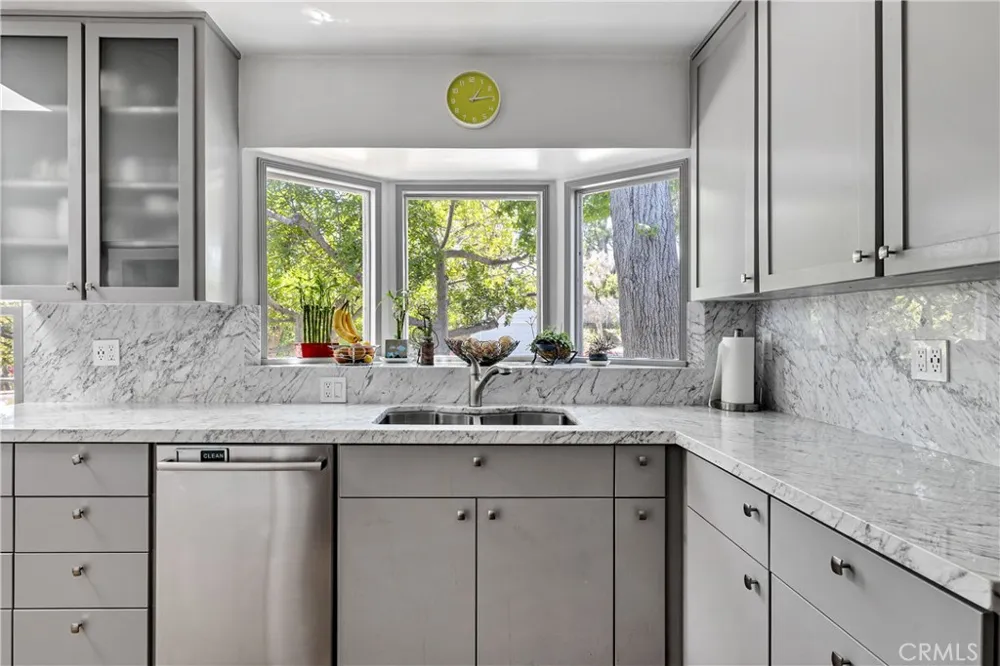 1701 Pier Avenue Santa Monica, CA 90405