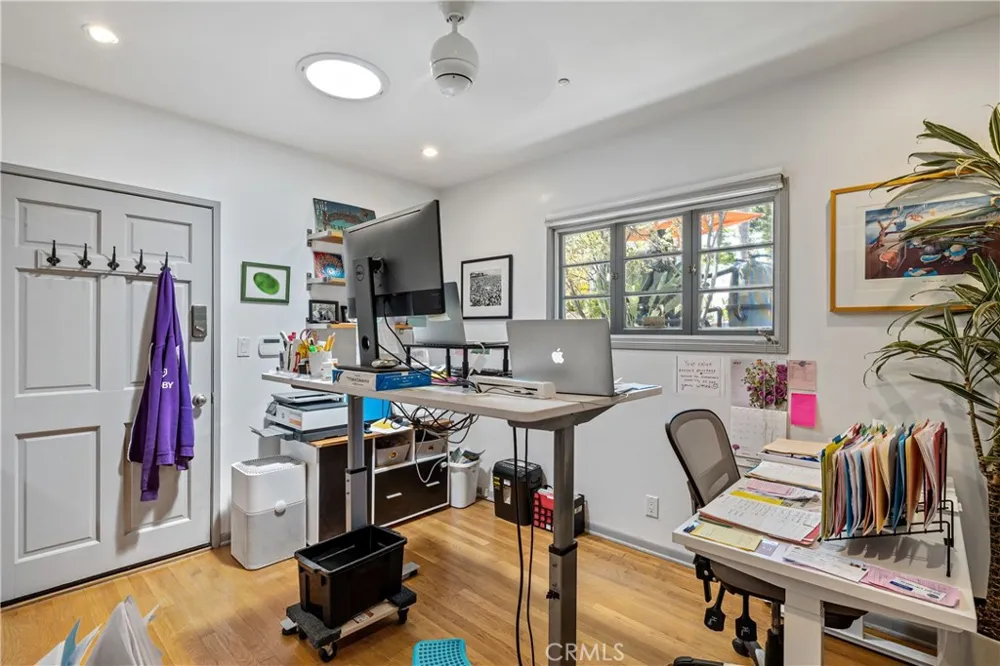 1701 Pier Avenue Santa Monica, CA 90405