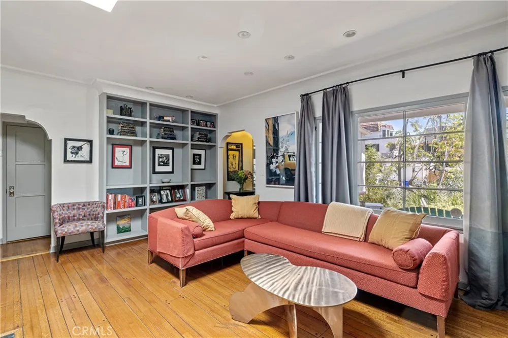 1701 Pier Avenue Santa Monica, CA 90405