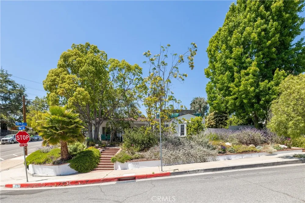 1701 Pier Avenue Santa Monica, CA 90405