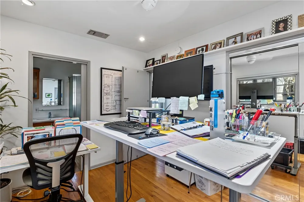 1701 Pier Avenue Santa Monica, CA 90405