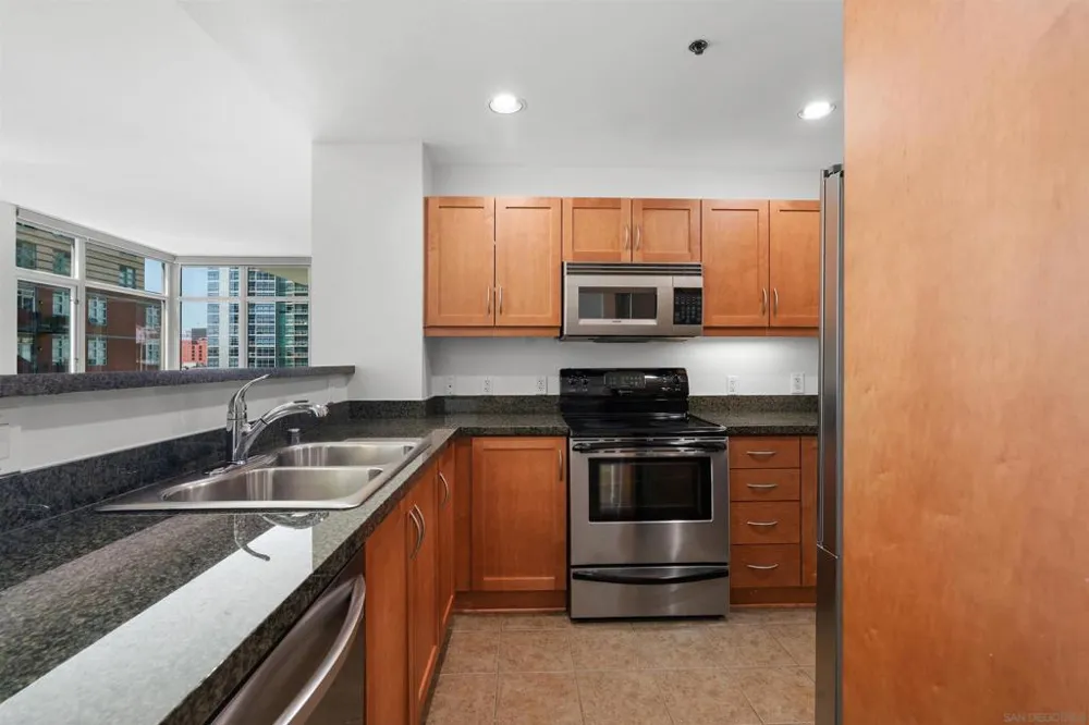427 9th Ave. #806 San Diego, CA 92101
