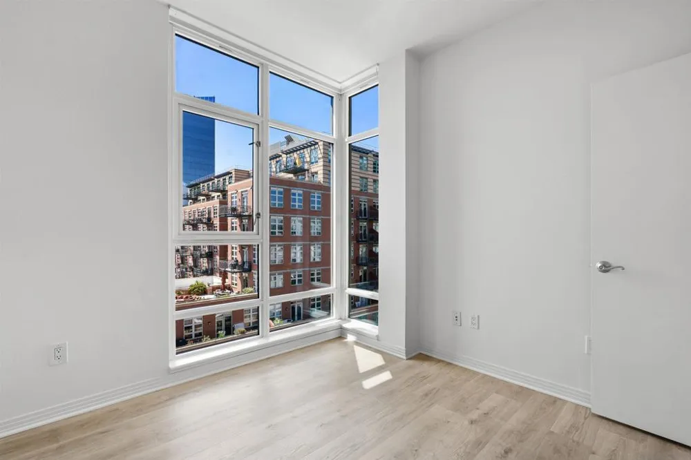 427 9th Ave. #806 San Diego, CA 92101