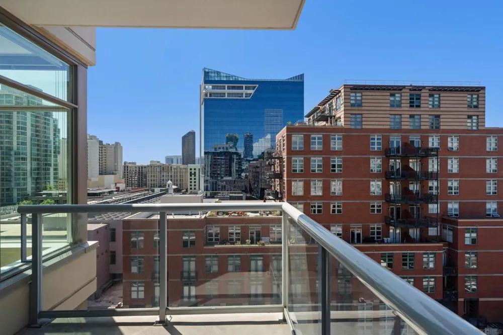 427 9th Ave. #806 San Diego, CA 92101