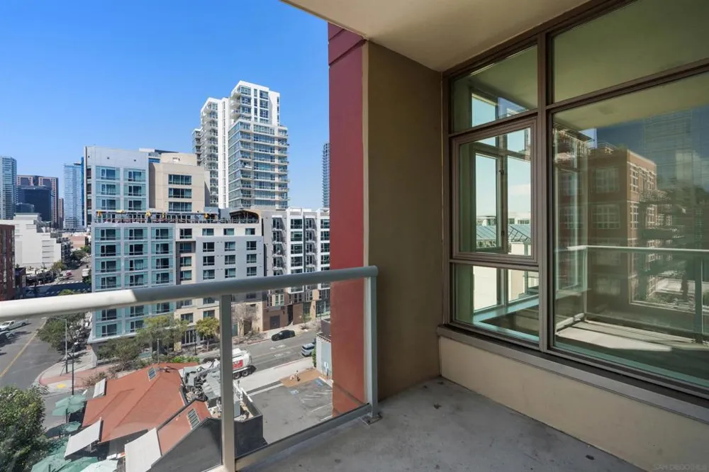427 9th Ave. #806 San Diego, CA 92101