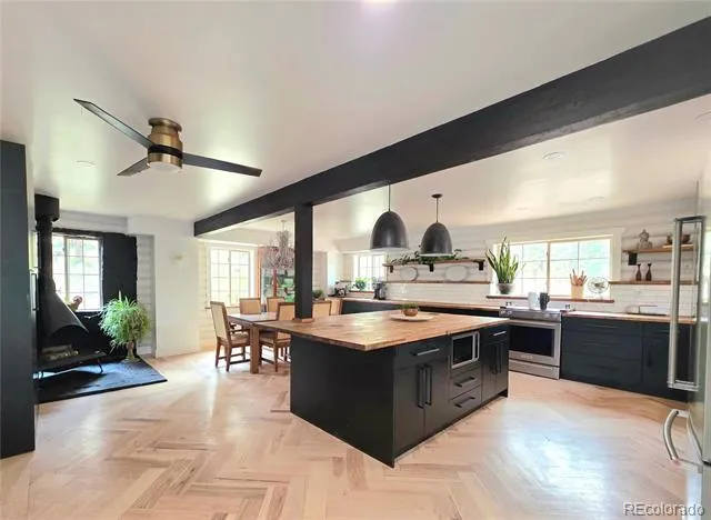 986 Apache Road Florissant, CO 80816