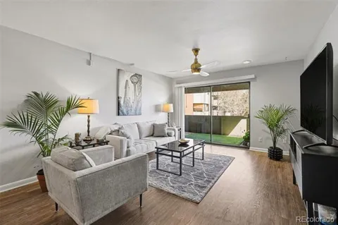 2227 Canyon Boulevard #211