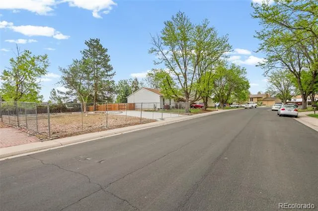 1860 S Truckee Way Aurora, CO 80017