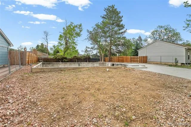 1860 S Truckee Way Aurora, CO 80017