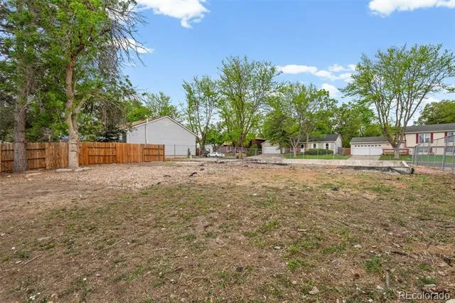 1860 S Truckee Way Aurora, CO 80017