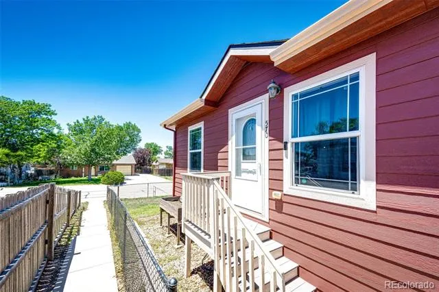 570 4th Street Bennett, CO 80102