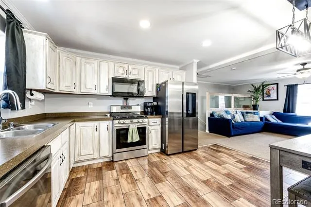 570 4th Street Bennett, CO 80102