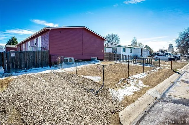 570 4th Street Bennett, CO 80102